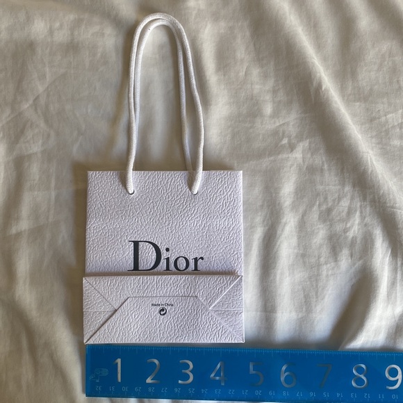 Dior paper shopping bag. - Picture 3 of 6